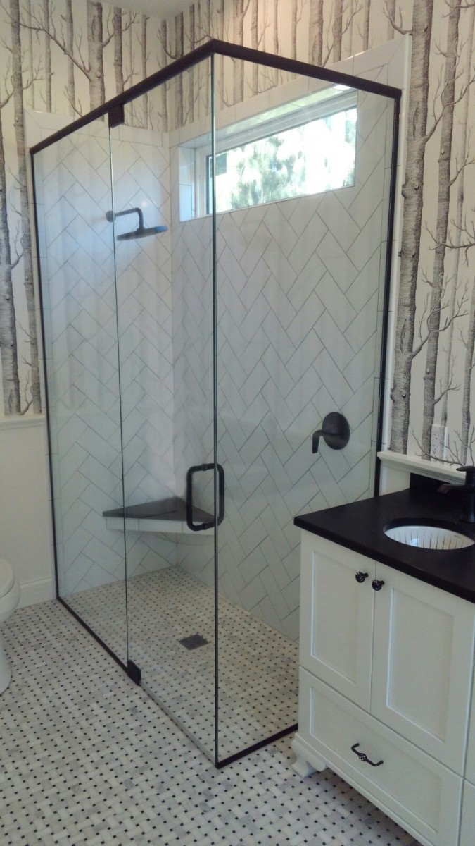 Clear-Semi-frameless shower enclosures_Modern-Oil-Rubbed-Bronze-finish_2020_13574