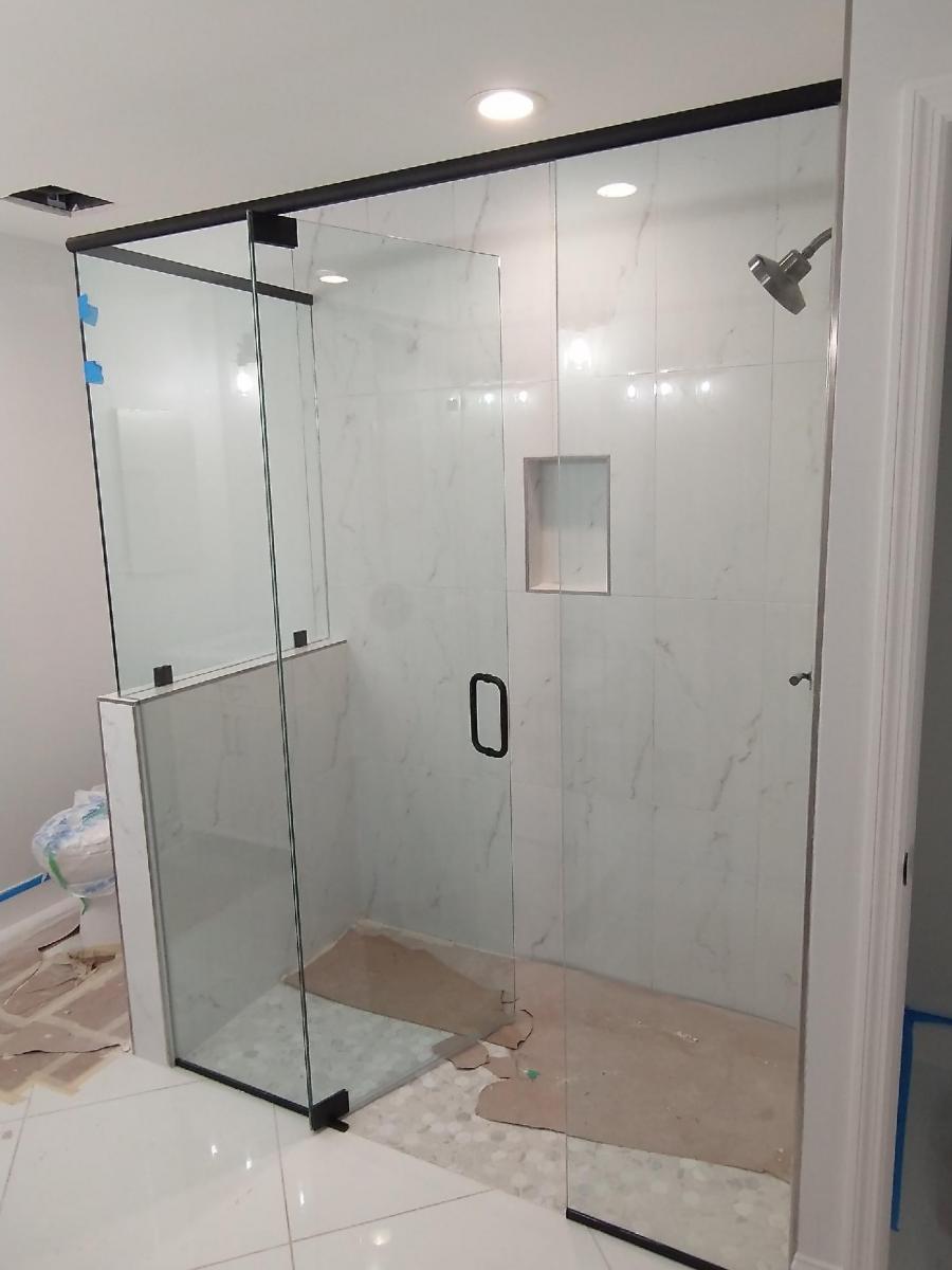 Lemon-Bay-Glass_Semi-frameless shower enclosures