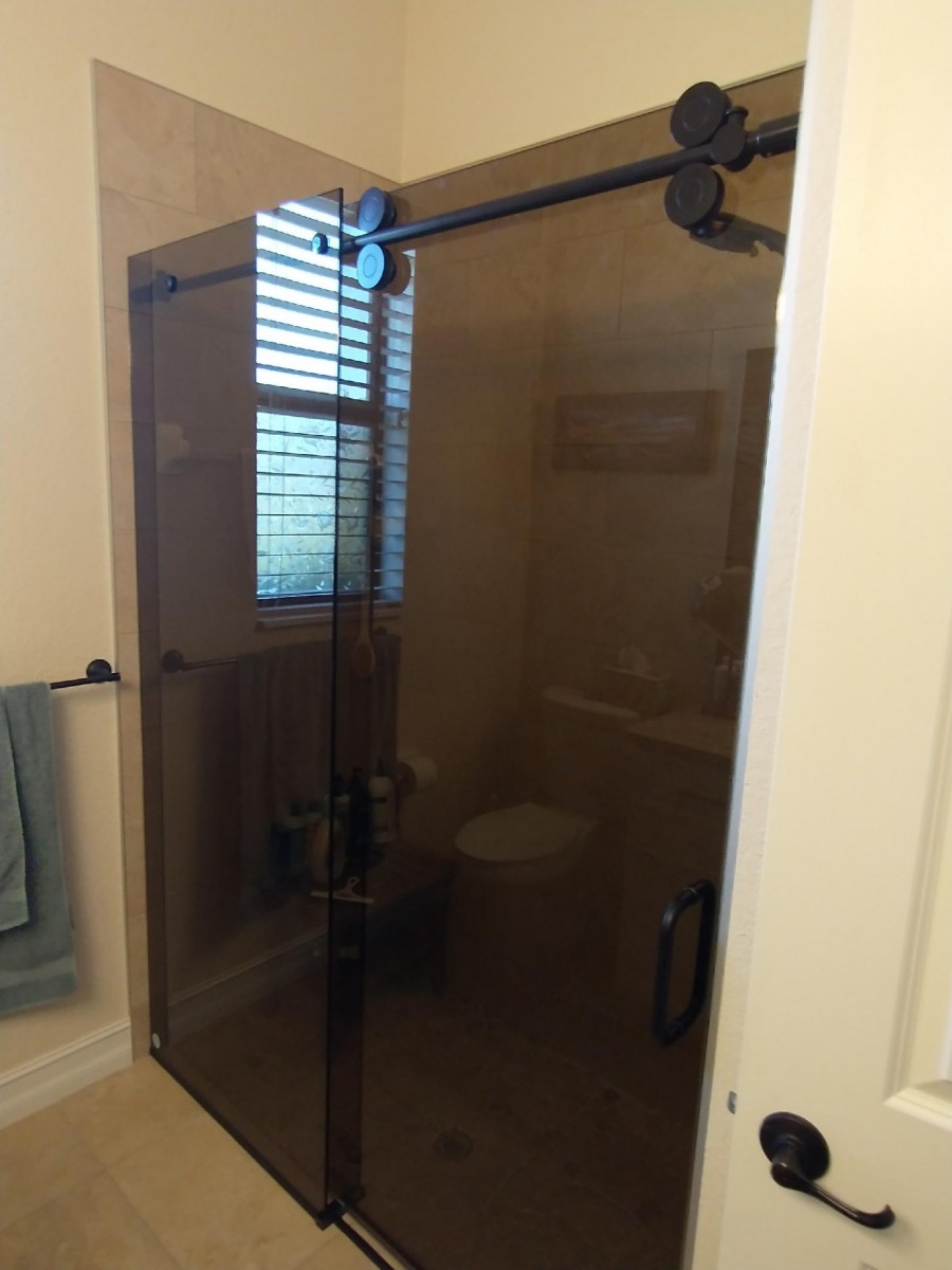 Lemon-Bay-Glass_Bronze-Glass-Sliding Door Enclosures_Bypass-sliding-shower-doors_042822