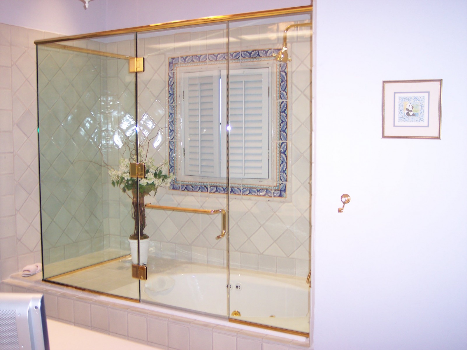 Lemon-Bay-Glass_Tub-Shower-enclosure_24kt-Tub
