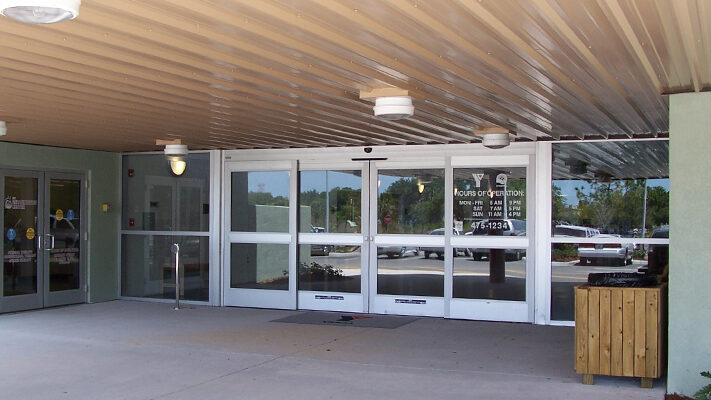 Lemon Bay Glass - Commercial Automatic Glass Door System - Sliding Doors, Commercial Glass Projects and Services